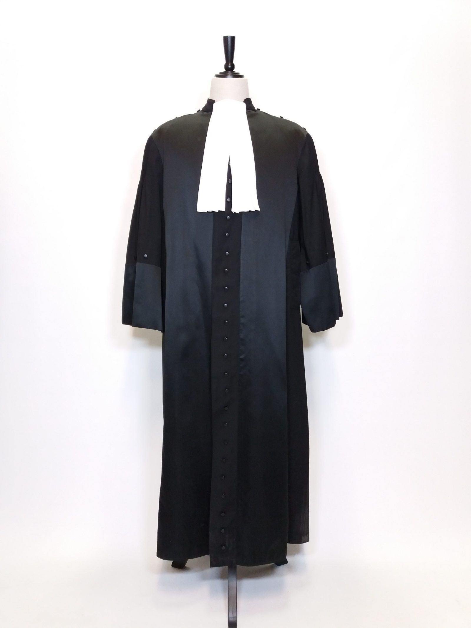 French Style Court Judicial Robe, Unisex 100% Polyester Lawyer Barrister Magistrate Legal Attire for Court & Graduation